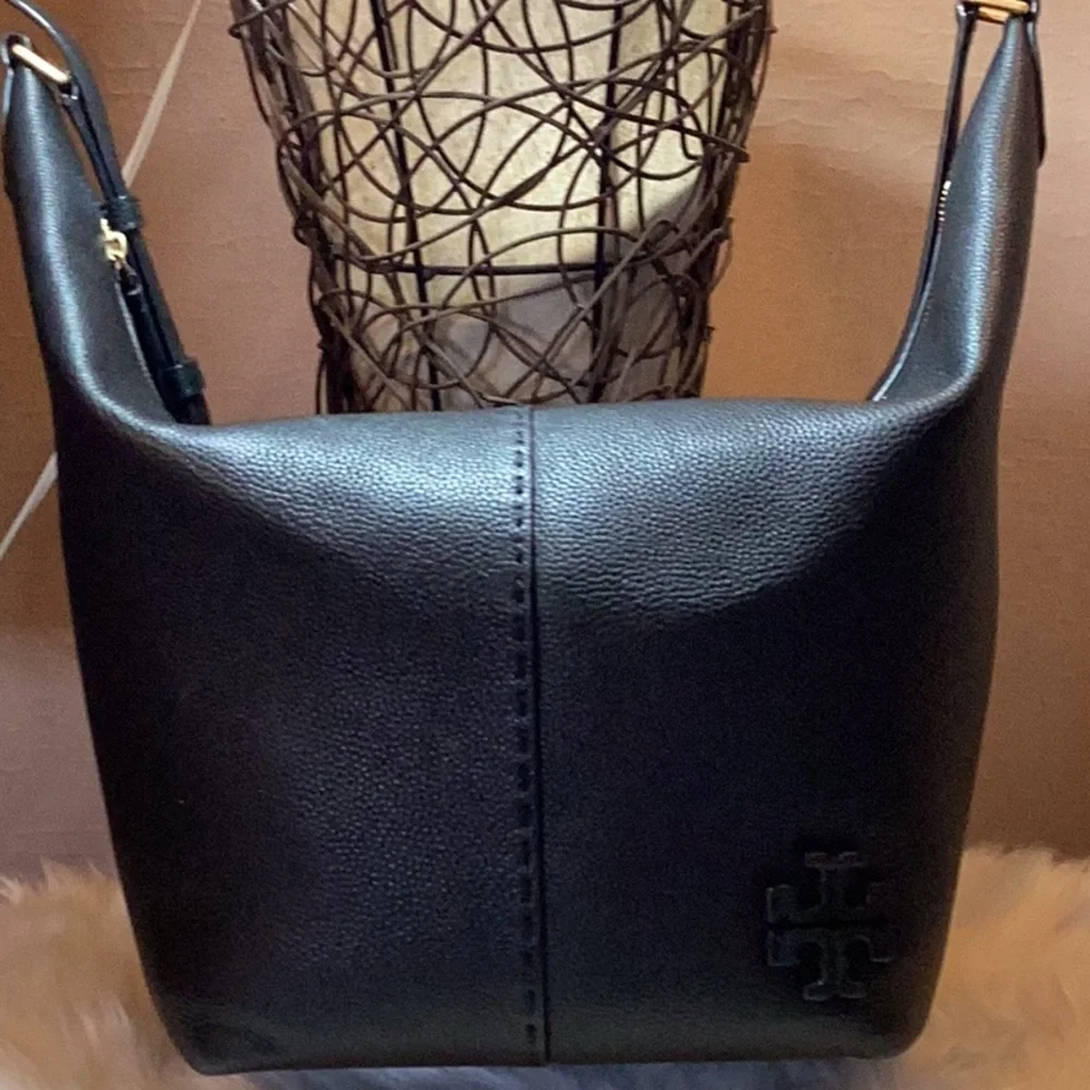 Authentic Tory Burch Black Pebbled Leather McGraw Bucket Bag - Picture 5 of 8